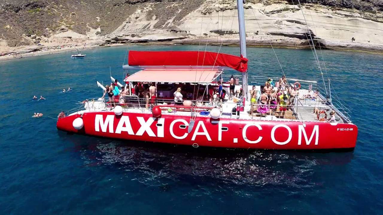 Catamarantocht rond Tenerife met Maxicat om Los Gigantes te bezoeken